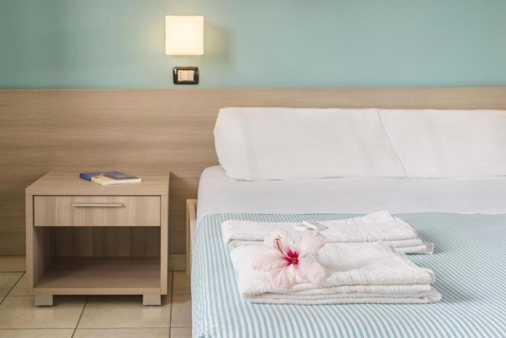 Hotel Dei Bizantini & Villaggio Campo Dei Messapi San Pietro in Bevagna Ngoại thất bức ảnh