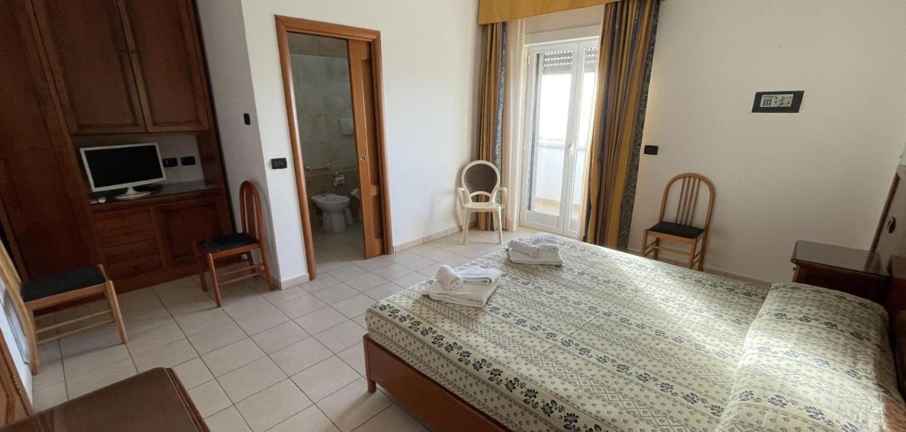 Hotel Dei Bizantini & Villaggio Campo Dei Messapi San Pietro in Bevagna Ngoại thất bức ảnh
