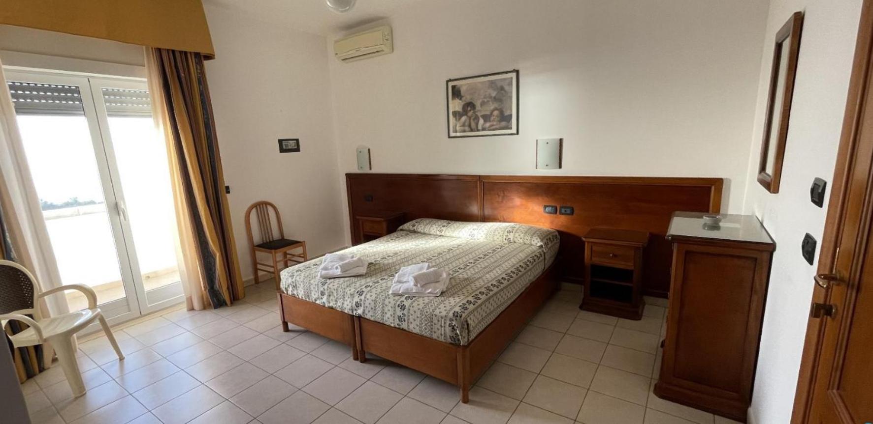 Hotel Dei Bizantini & Villaggio Campo Dei Messapi San Pietro in Bevagna Ngoại thất bức ảnh