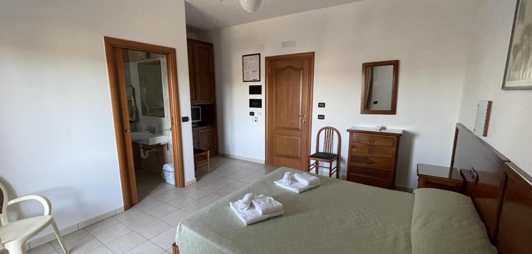 Hotel Dei Bizantini & Villaggio Campo Dei Messapi San Pietro in Bevagna Ngoại thất bức ảnh