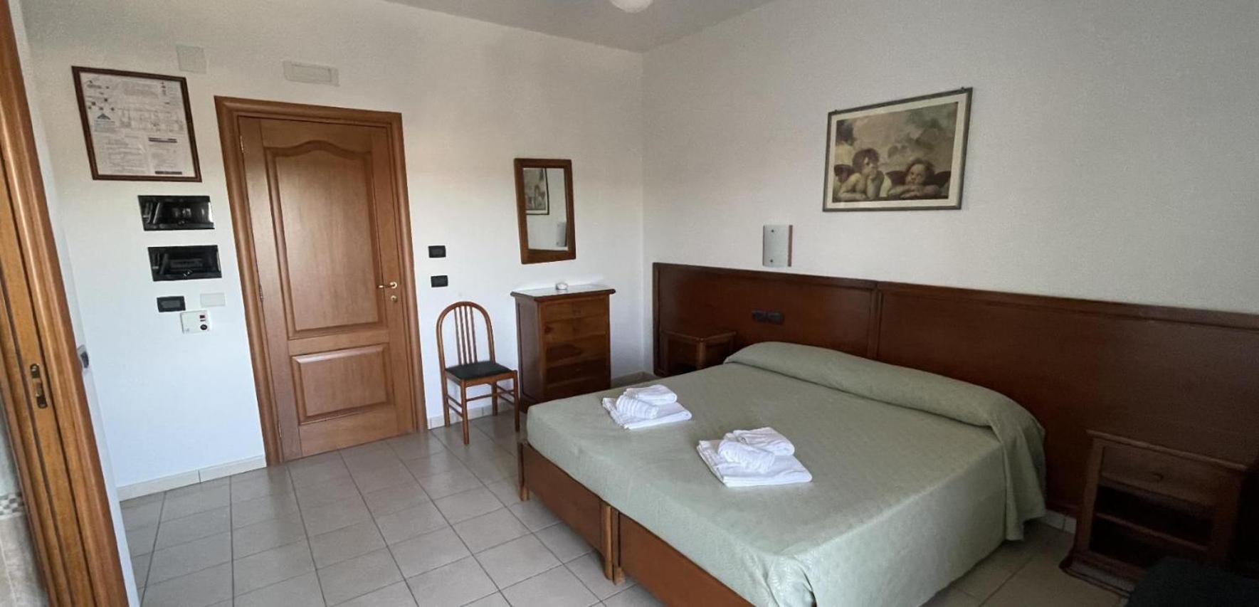 Hotel Dei Bizantini & Villaggio Campo Dei Messapi San Pietro in Bevagna Ngoại thất bức ảnh