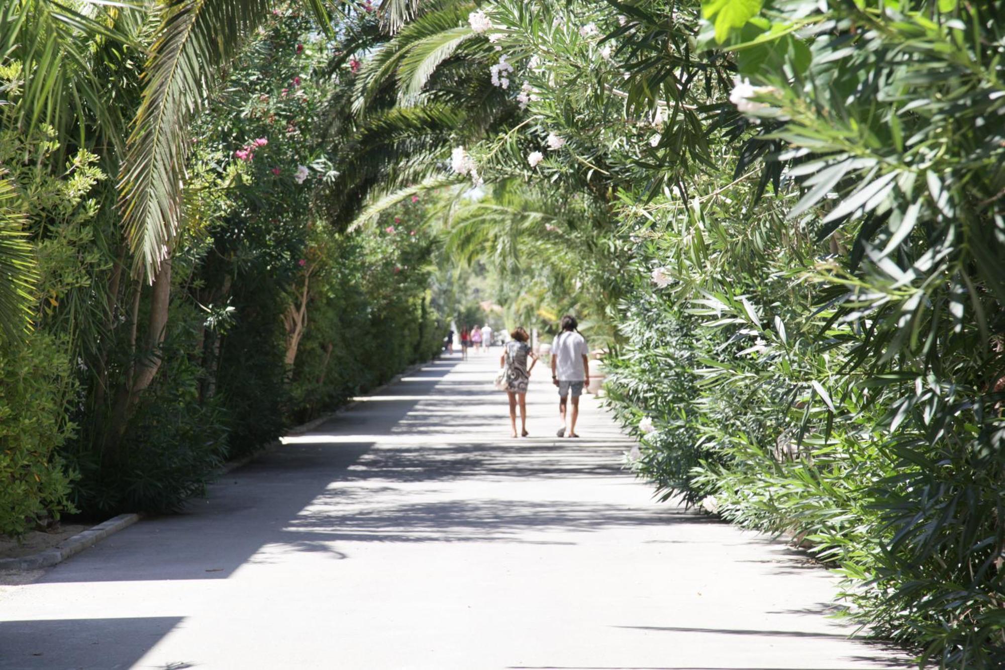 Hotel Dei Bizantini & Villaggio Campo Dei Messapi San Pietro in Bevagna Ngoại thất bức ảnh
