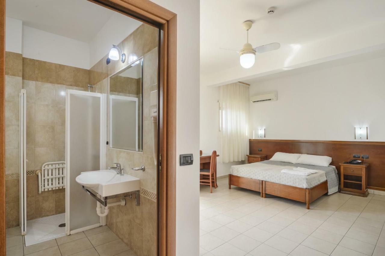 Hotel Dei Bizantini & Villaggio Campo Dei Messapi San Pietro in Bevagna Ngoại thất bức ảnh