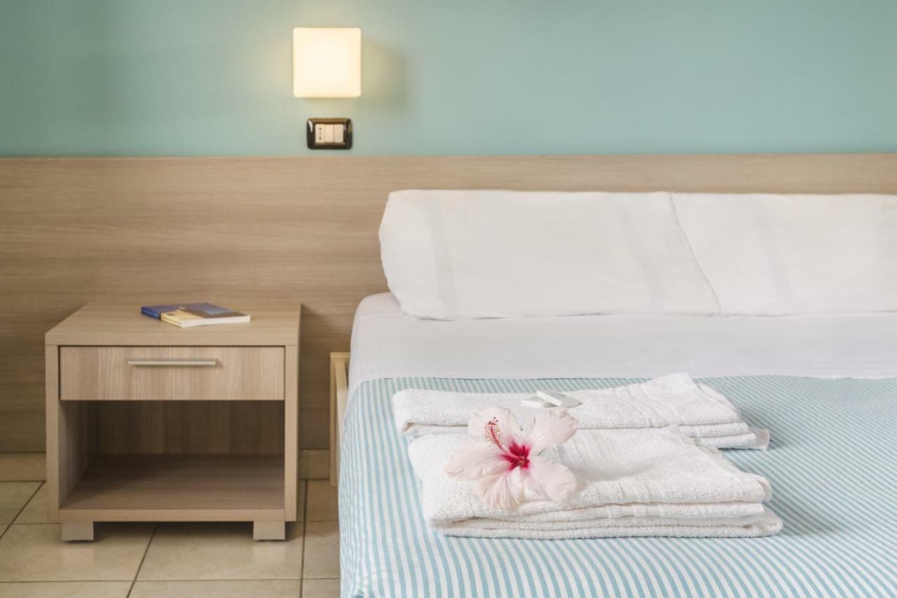 Hotel Dei Bizantini & Villaggio Campo Dei Messapi San Pietro in Bevagna Ngoại thất bức ảnh